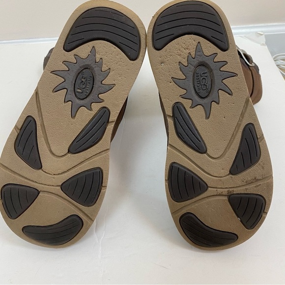 UGG Kensington Shearling Fleece Lined Winter Boots - Picture 7 of 9